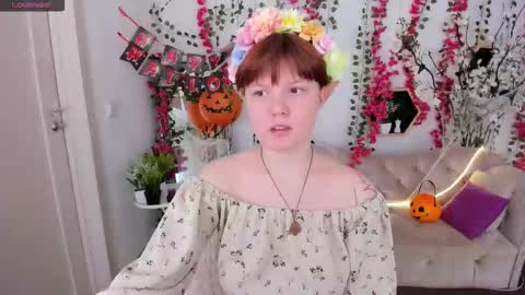 Snapshot of dreammyluna chatting on October 24, 2025, 8:27 pm Luna online show from October 24, 2025, 8:27 pm