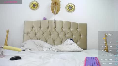 Sophia online show from March 9, 2025, 8:21 pm