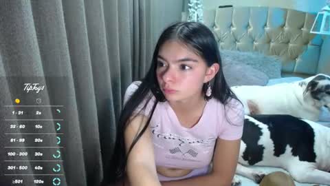 Snapshot of dreams_sophi chatting on June 22, 2026, 12:02 am Sophia online show from June 22, 2026, 12:02 am