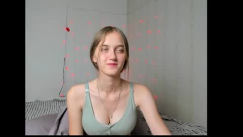 Snapshot of dreamy_pollyyy chatting on July 4, 2026, 12:28 am dreamy_pollyyy online show from July 4, 2026, 12:28 am
