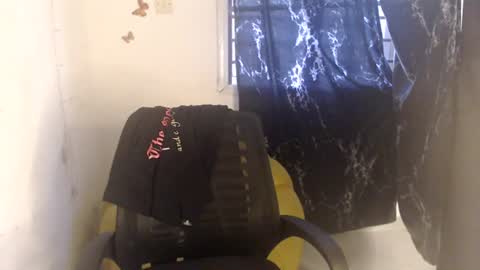 Snapshot of dreamy_wetpussy chatting on August 3, 2026, 6:34 am BEAUTY online show from August 3, 2026, 6:34 am