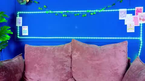 dreamymilka online show from November 30, 2025, 5:00 am