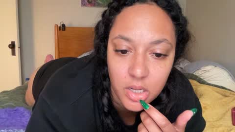 Snapshot of dreamyriri chatting on December 22, 2024, 7:52 pm RIRI OR DREAMY online show from December 22, 2024, 7:52 pm