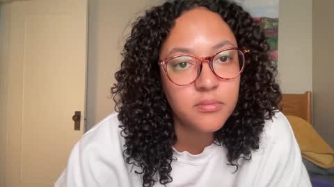 Snapshot of dreamyriri chatting on January 1, 2025, 8:26 pm RIRI OR DREAMY online show from January 1, 2025, 8:26 pm