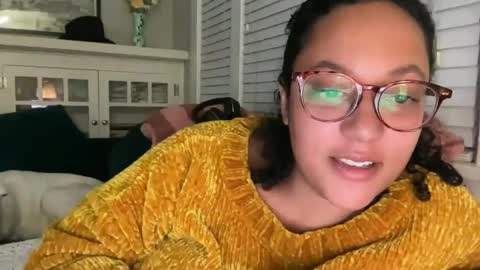 Snapshot of dreamyriri chatting on February 10, 2025, 2:41 am RIRI OR DREAMY online show from February 10, 2025, 2:41 am