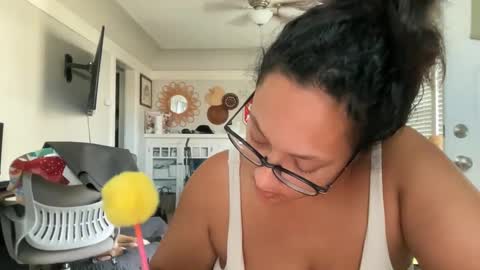 Snapshot of dreamyriri chatting on September 23, 2025, 3:59 pm RIRI OR DREAMY online show from September 23, 2025, 3:59 pm