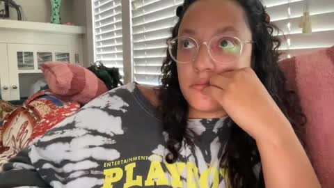 Snapshot of dreamyriri chatting on September 24, 2025, 4:10 pm RIRI OR DREAMY online show from September 24, 2025, 4:10 pm