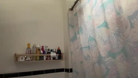 Snapshot of dreamyriri chatting on November 8, 2025, 5:23 pm RIRI OR DREAMY online show from November 8, 2025, 5:23 pm