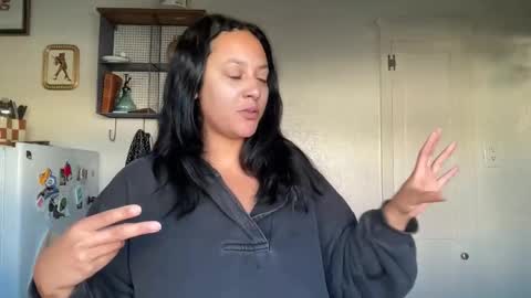 RIRI OR DREAMY online show from December 2, 2025, 4:35 pm