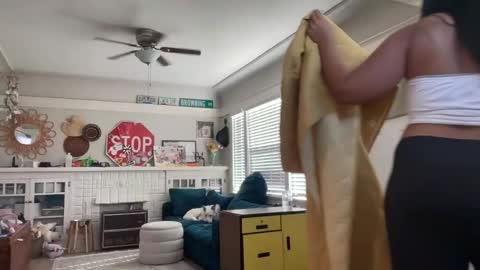 RIRI OR DREAMY online show from April 4, 2026, 11:13 pm