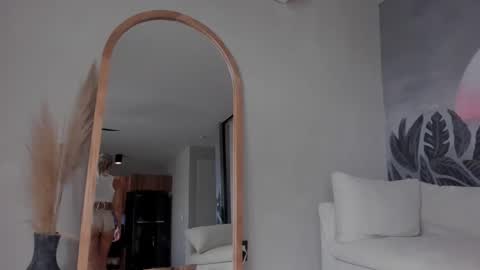 Lilah  online show from February 28, 2025, 5:37 pm