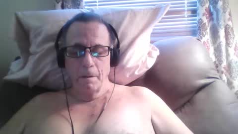 Snapshot of drthick1224 chatting on October 15, 2025, 7:03 pm drthick1224 online show from October 15, 2025, 7:03 pm