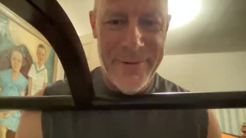 Snapshot of dudeinnh chatting on September 19, 2025, 12:23 am Steve online show from September 19, 2025, 12:23 am