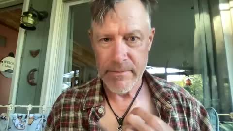 Snapshot of dudeinnh chatting on September 19, 2025, 9:48 pm Steve online show from September 19, 2025, 9:48 pm