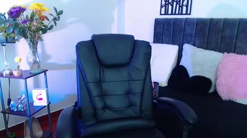 Snapshot of dulce01_0 chatting on February 26, 2025, 5:42 am Charlotte online show from February 26, 2025, 5:42 am