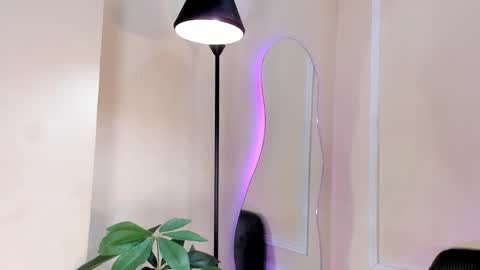 dulce__fiore07 online show from December 3, 2025, 12:25 pm