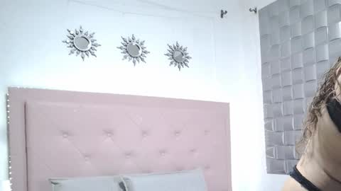 dulce__lovee online show from October 1, 2025, 11:27 am