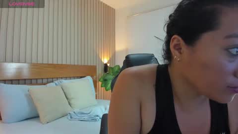 Snapshot of dulce_estrellaa_ chatting on October 17, 2025, 1:42 am E S T R E L L A online show from October 17, 2025, 1:42 am