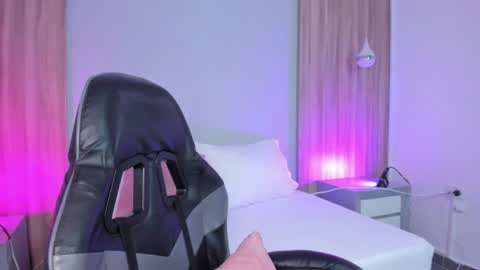 Snapshot of dulce_glow_ chatting on July 17, 2026, 9:52 pm D U L C E online show from July 17, 2026, 9:52 pm
