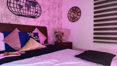 DULCE  online show from December 2, 2025, 11:59 am