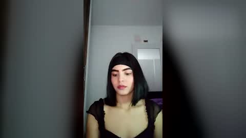 dulce_lucero online show from June 18, 2026, 2:23 am