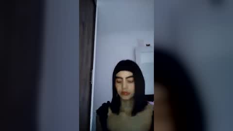 dulce_lucero online show from July 7, 2026, 4:33 pm