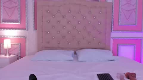 Dulce  online show from March 3, 2026, 5:02 am