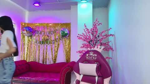 dulce_viioleta online show from December 23, 2025, 10:57 am