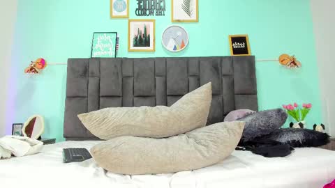 DULCE AURORA online show from March 1, 2025, 5:52 am