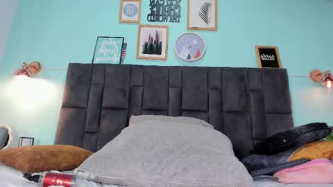 DULCE AURORA online show from March 10, 2025, 7:53 am