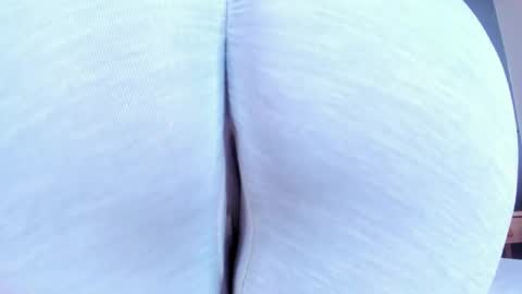 DULCE AURORA online show from May 29, 2026, 3:04 am