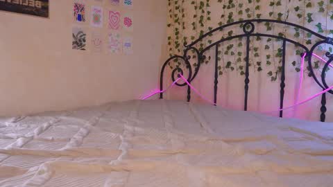 Snapshot of dulceedgin chatting on September 20, 2025, 1:01 pm my first day you can call me Georgia online show from September 20, 2025, 1:01 pm