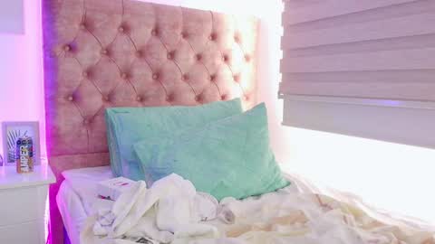 dulcepowl_lm online show from March 19, 2026, 2:21 pm