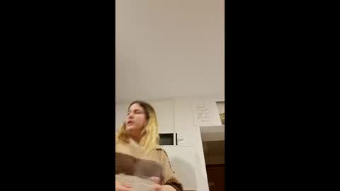 dulcexpecado online show from February 23, 2026, 9:56 pm