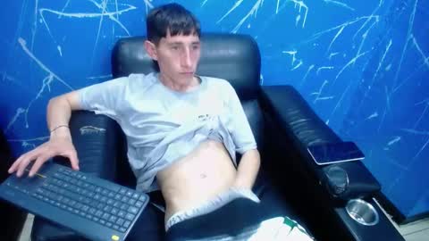 Dumbito73 online show from March 6, 2025, 9:42 pm