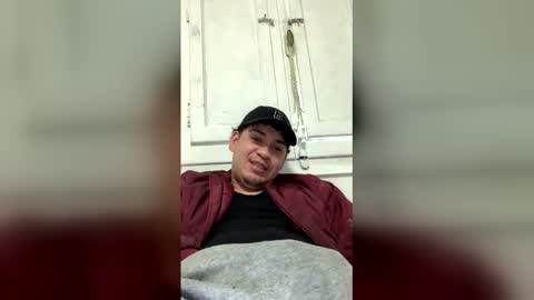 duocaliente310037 online show from February 15, 2026, 3:42 pm