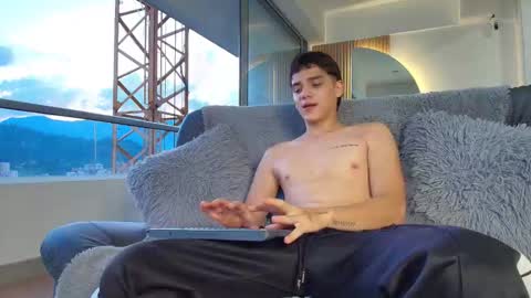 Snapshot of dustin_daimond chatting on November 6, 2025, 10:43 pm Dustin online show from November 6, 2025, 10:43 pm