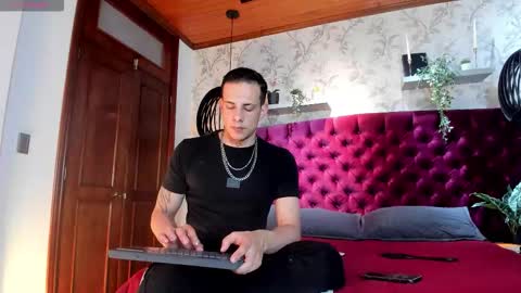 Dustin Sonne online show from November 11, 2025, 4:01 am