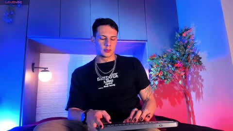 Dustin Sonne online show from December 14, 2025, 3:45 am