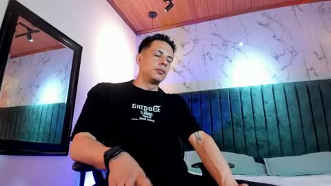 Snapshot of dustin_sonne chatting on June 1, 2026, 3:30 am Dustin Sonne online show from June 1, 2026, 3:30 am