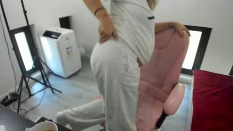 dayana online show from May 28, 2026, 5:05 am
