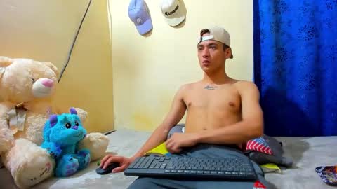 dylan_navas online show from November 2, 2025, 9:28 pm