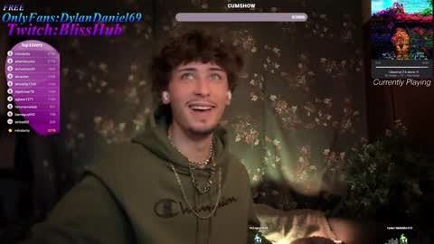 Snapshot of dylandaniel69 chatting on December 10, 2024, 8:38 pm Dylan Daniel 7.8 online show from December 10, 2024, 8:38 pm