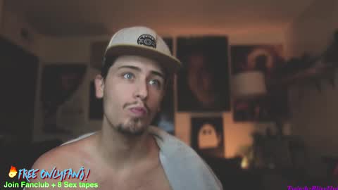 Snapshot of dylandaniel69 chatting on February 21, 2025, 6:29 am Dylan Daniel 7.8 online show from February 21, 2025, 6:29 am