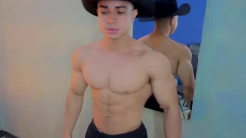 Snapshot of dylanguss chatting on October 29, 2025, 12:18 pm dylanguss online show from October 29, 2025, 12:18 pm