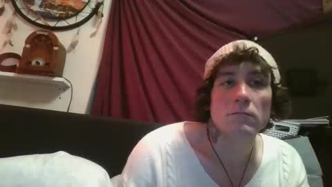 Snapshot of dylanjowelch chatting on January 8, 2025, 3:08 am Aurora online show from January 8, 2025, 3:08 am
