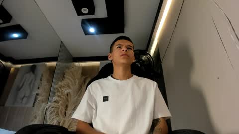 dylanroyce_ online show from April 4, 2026, 12:13 pm