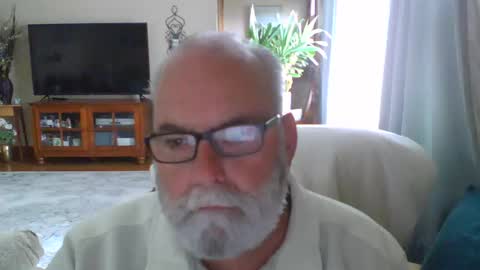 earl52 online show from May 3, 2026, 5:19 pm