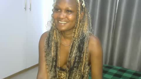 Snapshot of east_queen chatting on January 16, 2025, 5:00 am east_queen online show from January 16, 2025, 5:00 am