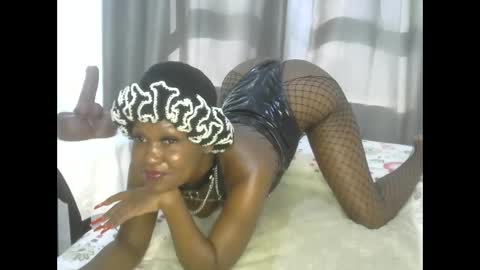 Snapshot of east_queen chatting on February 23, 2025, 12:37 pm east_queen online show from February 23, 2025, 12:37 pm